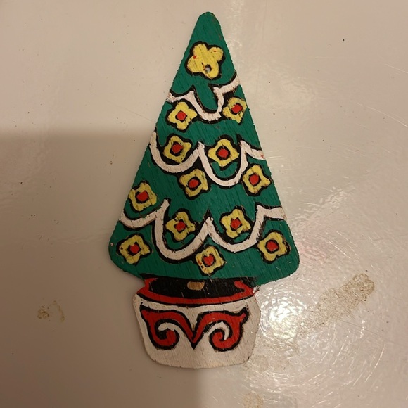 Eleven Assorted Vintage Wooden Ornaments - Unique & Timeless Holiday Collection - Picture 5 of 10